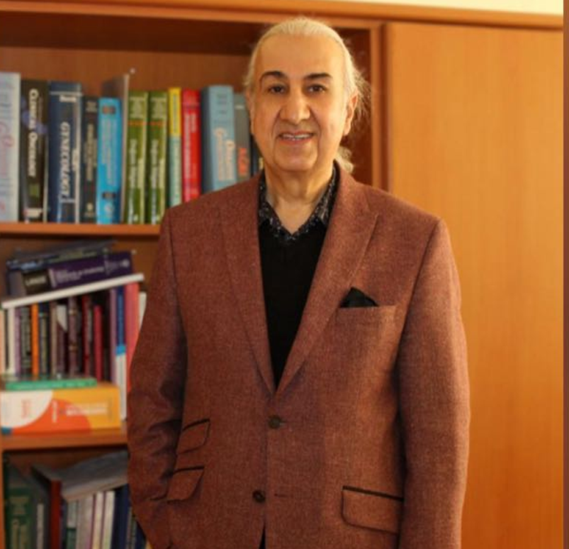 Prof. Dr. Özcan Balat muayenehanesinde